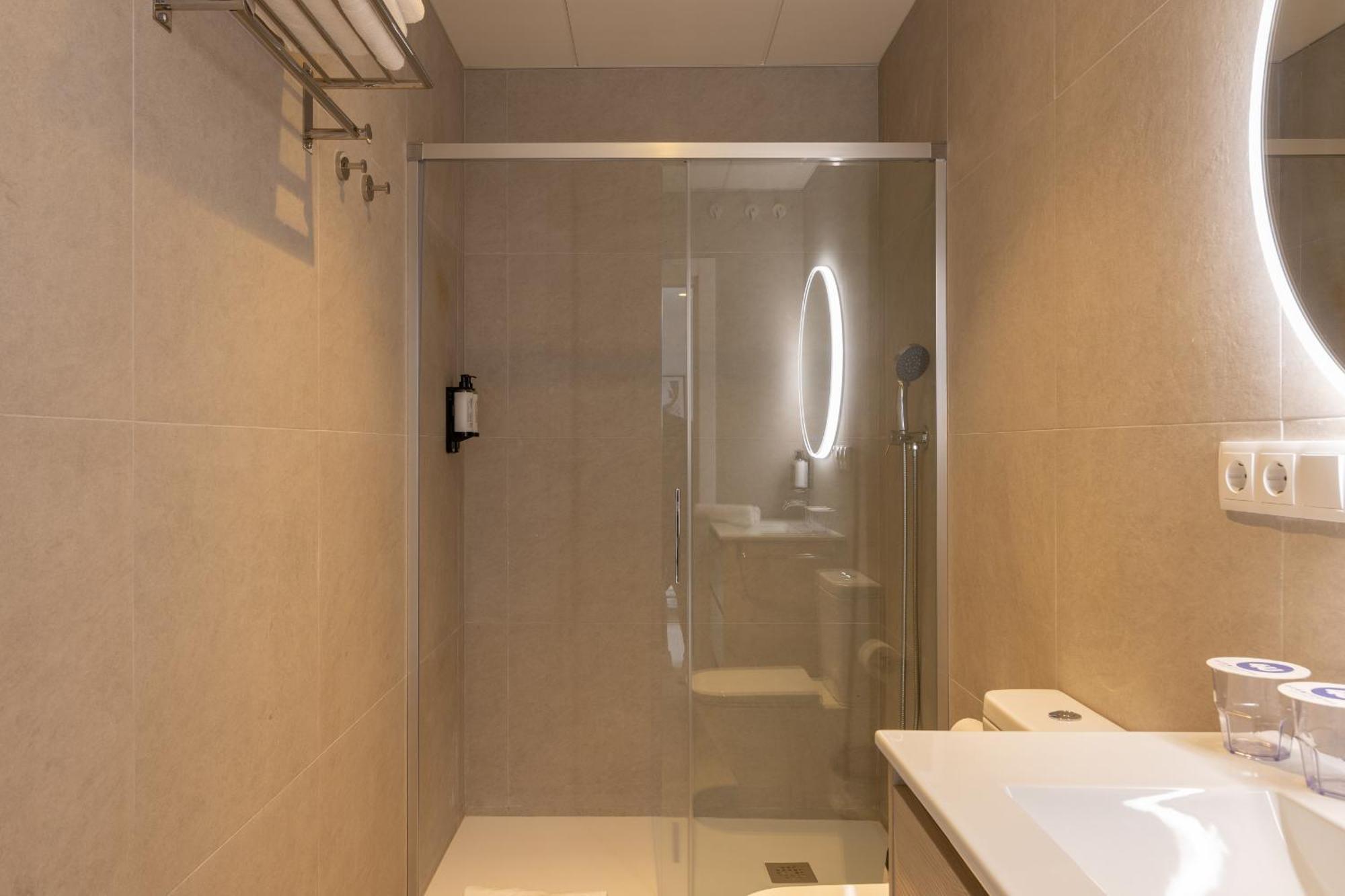 Dorm4You Arena Standar Junior Valencia Bagian luar foto